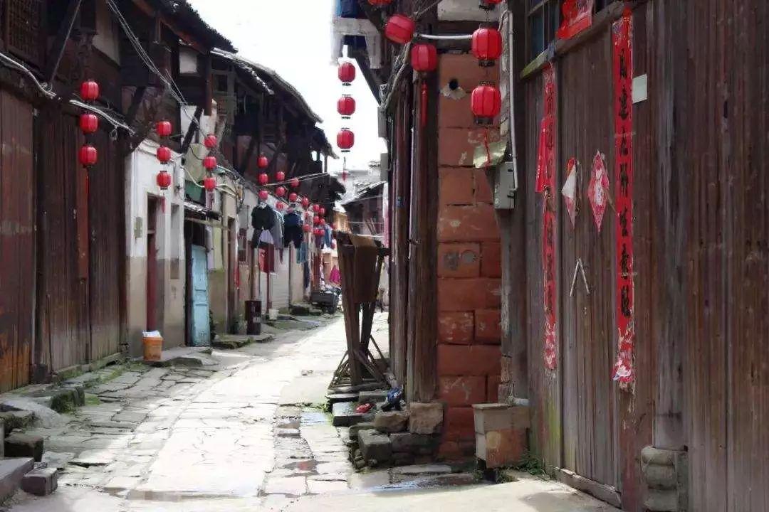 意大利威尼斯狂欢节开幕，“贡多拉”梦幻巡游